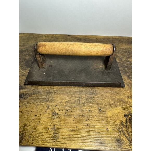 Cast Iron Grill Press for Steak, Burgers, Sandwiches, and Paninis - Picture 4 of 8